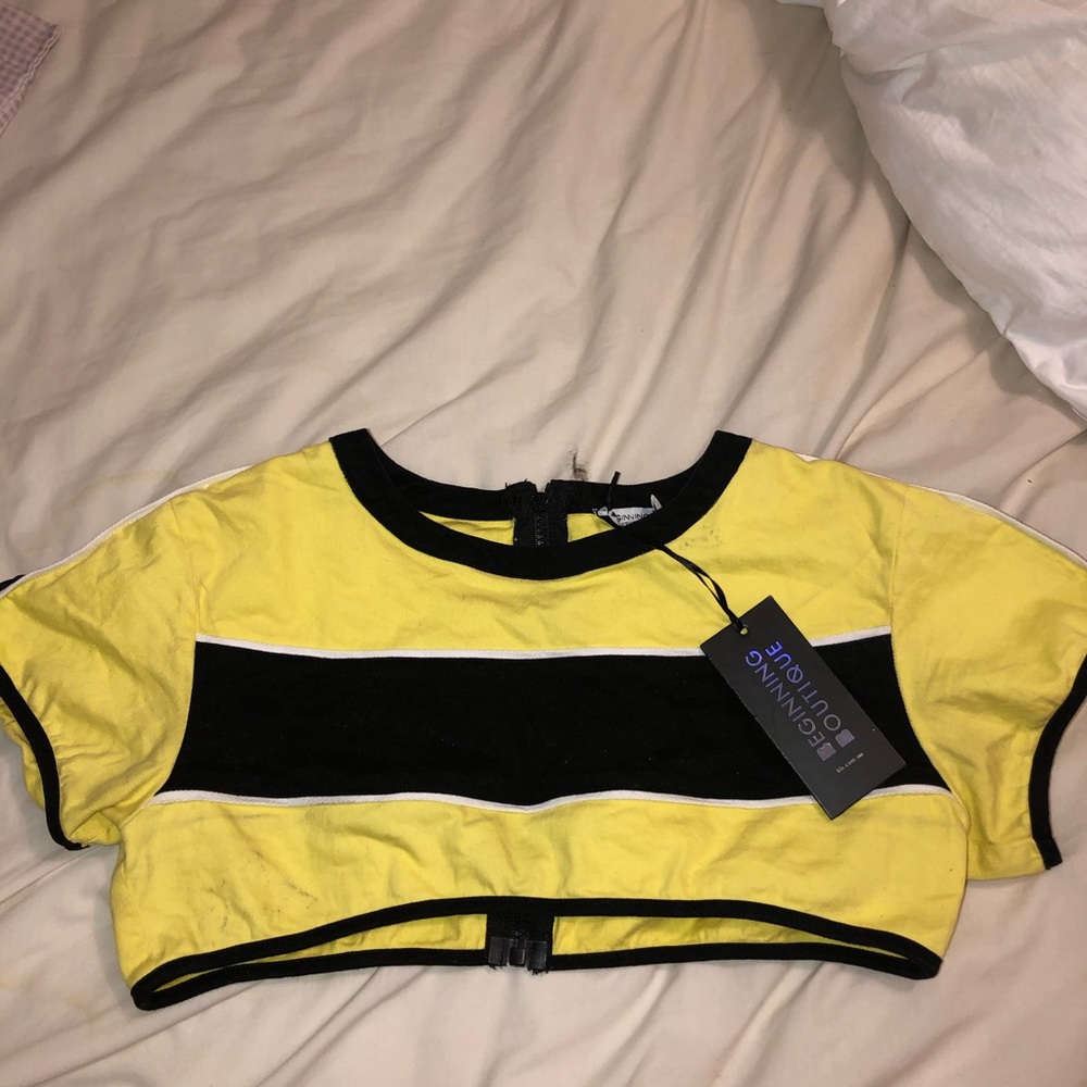 Beginning boutique super cropped yellow/black top